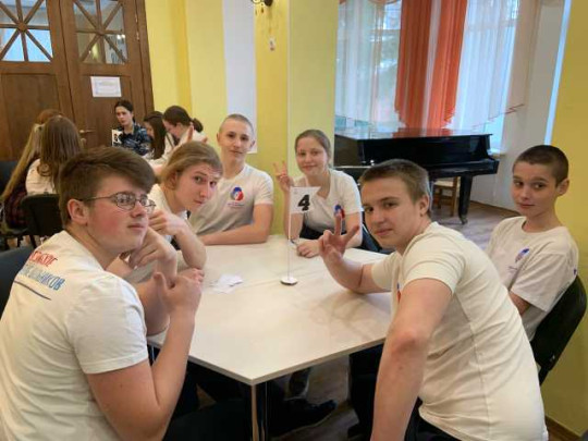 Интеллектуальная игра "Что? Где? Когда?".